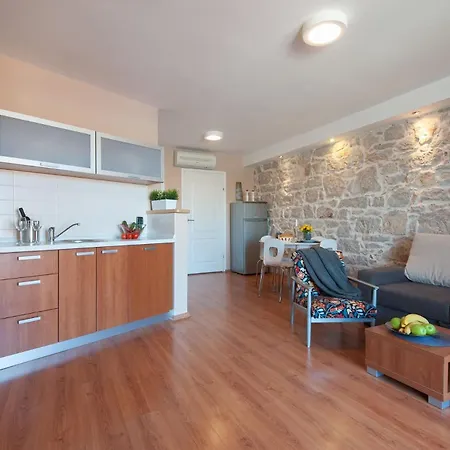 Ivan - Great Location Apartament *